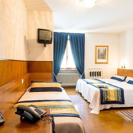 Albergo Altavilla Tirano Szoba fotó