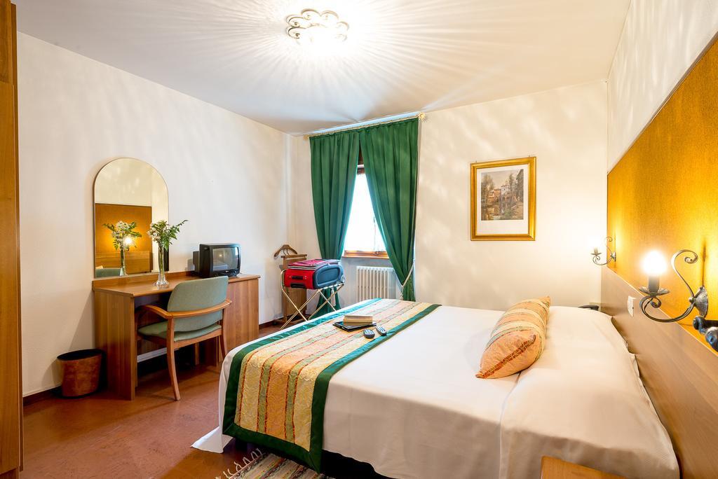 Albergo Altavilla Tirano Szoba fotó