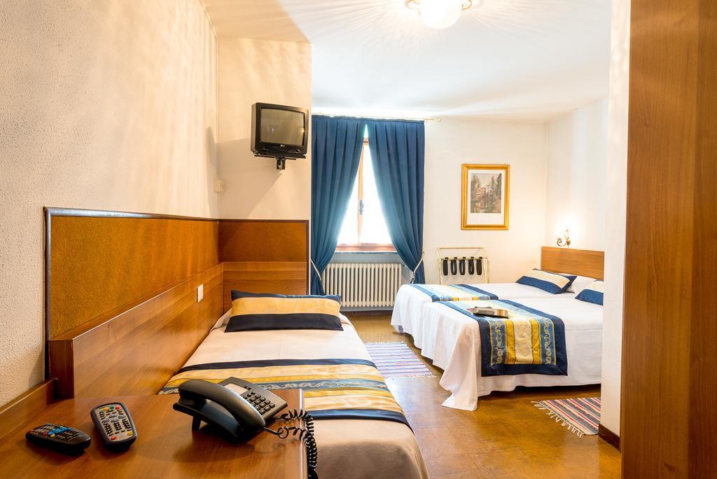 Albergo Altavilla Tirano Szoba fotó