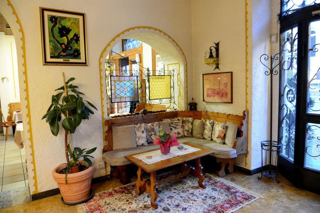 Albergo Altavilla Tirano Kültér fotó